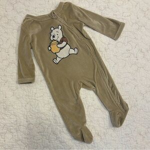 NWOT Winnie the Pooh soft, cozy zip-up unisex infant footie pajamas 6-9 months